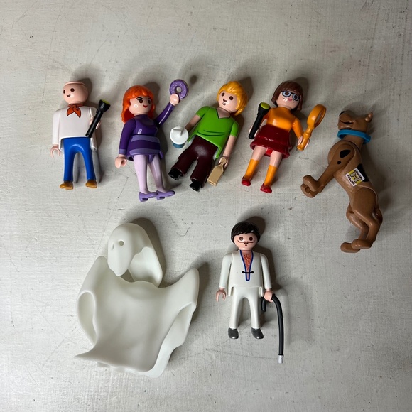 Playmobile Other - Playmobile Scooby Doo Gang & Accessories w/ Ghost Villain 2020